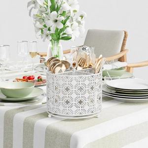 Organizador de cubiertos redondo blanco con diseño calado para cocina, también se puede usar como organizador de brochas de maquillaje para tocador. - Product Image 6