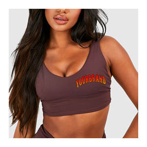Ensembles de vêtements de sport pour femmes à séchage rapide, essentiels pour le yoga, le tennis et le fitness, avec logo personnalisé, comprenant un brassière crop top dos nageur et un short ample uni moulant - Product Image 3