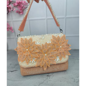 Sac de soirée élégant orné de perles florales avec fermeture à rabat et bandoulière pour les soirées - Product Image 1
