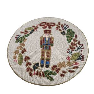 Camino de mesa floral con cuentas Diseño único de flores rosas y verdes Mantel individual bordado hecho a mano para bebidas Tapete de mesa con cuentas artesanales - Product Image 1