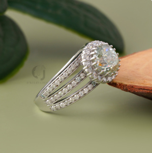 Bague de fiançailles vintage en or blanc 14 carats avec moissanite taille portugaise 2 carats, bijou de mariage fait main, bague de mariée classique - Product Image 1