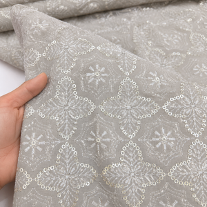 Tissu de sari en organza gris brodé avec détails en sequins pour femmes, vêtements de créateur pour fêtes, vêtements de mariée - Product Image 1