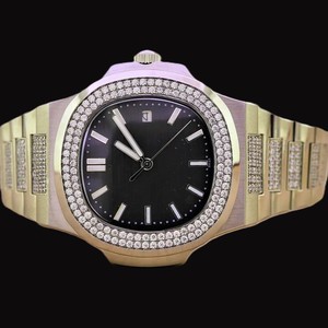 นาฬิกาข้อมือผู้ชายแฟชั่น 41 มม. ตัวเรือนสี่เหลี่ยมหรูหรา ขอบตัวเรือนประดับเพชรโมอิสซาไนต์ หน้าปัดสีดำ สายสแตนเลสสตีล ฟังก์ชั่นครบครัน - Product Image 6