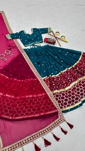 Robe de mariée traditionnelle indienne pour femme, Lehenga Choli, longueur ras du sol, verte et rouge, brodée, en georgette, coupe ample - Product Image 5