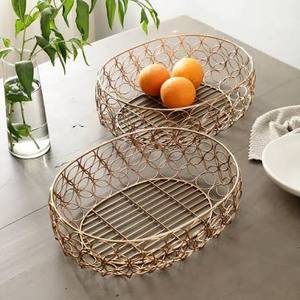Panier de rangement rond en métal fait main, design minimaliste, pour cuisine, conteneur alimentaire, à un seul niveau, conception soudée - Product Image 1