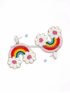 Pendientes de nube arcoíris hechos a mano con bordado de cuentas, joyería colorida con cuentas, diseño floral, accesorios llamativos para fiestas - Product Image 4