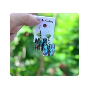 Boucles d'oreilles tendance 2026 en nacre et coquillage, légères, bijoux de plage et de villégiature pour fêtes estivales et mariages - Product Image 3