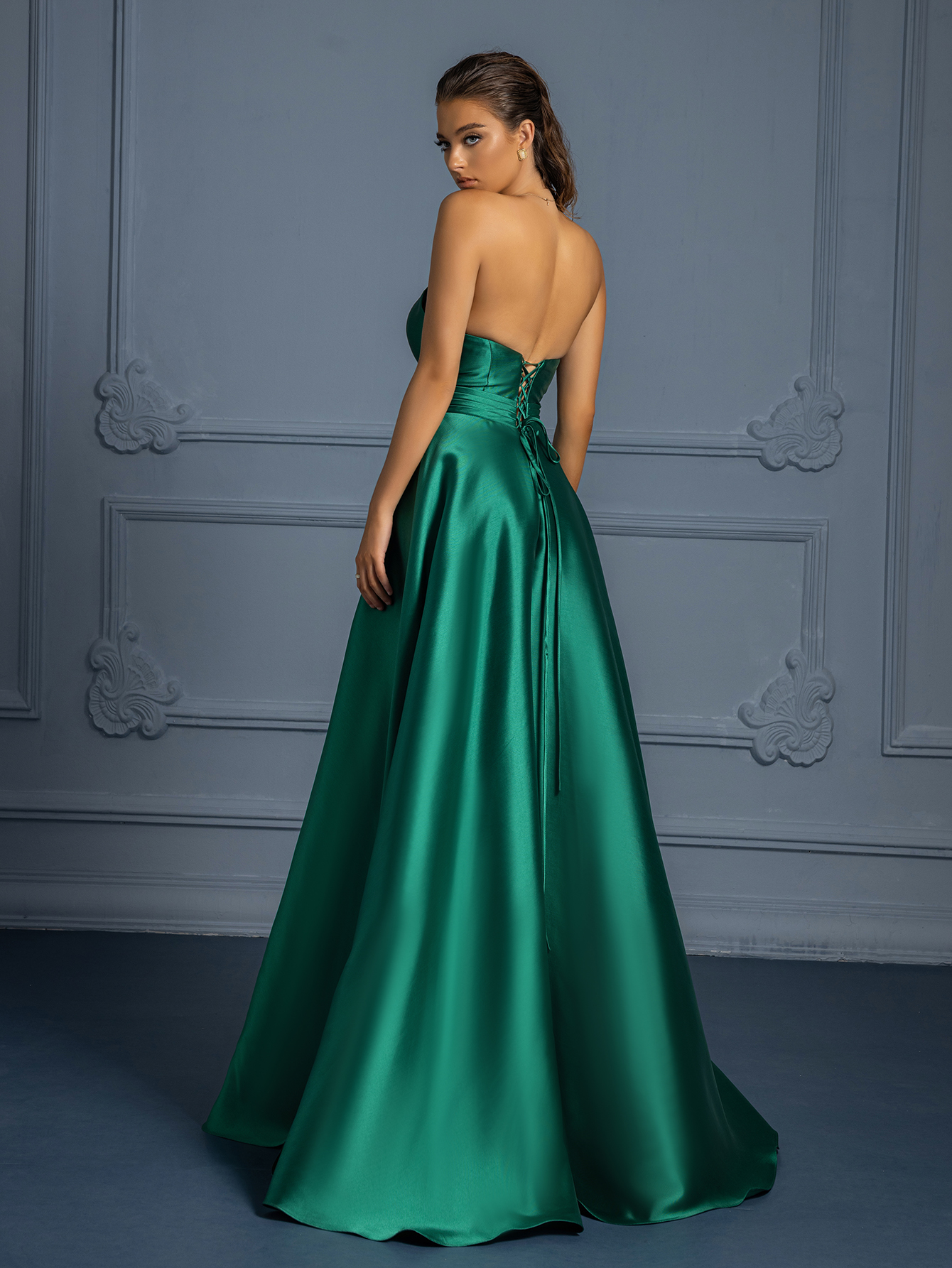 green emerald velvet dress Amazon.com: Women's Prom Dress Wedding Formal Sleeveless Lace Cocktail  Flowy Midi Homecoming Dresses(S,S1) : Clothing, Shoes & Jewelry main image 1
