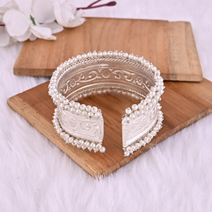 Bracelet ethnique orné de perles |   Bijoux indiens traditionnels en laiton plaqué argent - Product Image 6