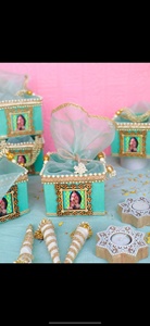 Élégant panier à dragées artisanal, conçu dans un bleu aqua apaisant, idéal pour les mariages indiens, les mehendi, les haldi et les sangeet. - Product Image 3