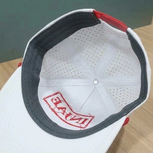 Casquette de golf personnalisée à 5 panneaux, perforée, découpée au laser, broderie tissée, visière pré-courbée, OEM ODM, faible MOQ, couvre-chef de golf - Product Image 5