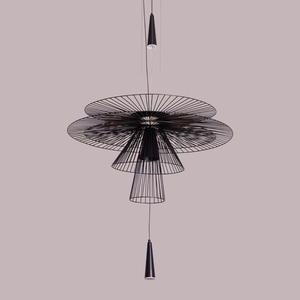 Lustre en métal de luxe en gros, fabricant de luminaires suspendus modernes en fil métallique sur mesure, offre des luminaires de plafond en gros au design nordique artistique - Product Image 1