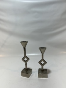 Candelabro de Aluminio de Lujo, Candelabro de Metal Escultural de Gran Tamaño, Centro de Mesa Contemporáneo para Comedor - Product Image 1