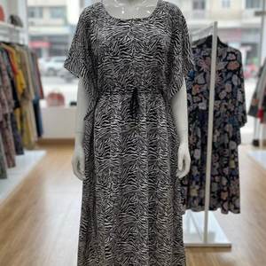 Elegante Kaftán Georgette Maxi Islámico de Lujo, Salwar Fluido de Manga Corta, Vestido Línea A con Detalle de Lazo en la Cintura, Ligero y Transpirable para Verano - Product Image 1