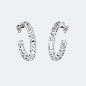 Pendientes de Aro Abierto con Diamantes de Corte Esmeralda de 5.20 CTW - Product Image 2