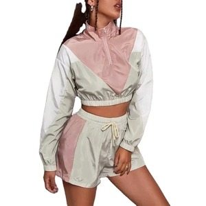 Ensemble coupe-vent pour femme, 2 pièces, à capuche, uni, respirant, écologique, avec demi-zip et short - Product Image 1