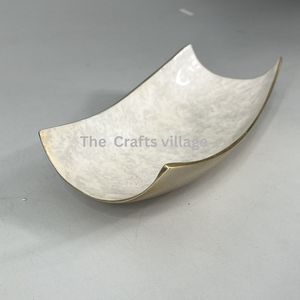 Tazón de Chocolate Metálico Hecho a Mano, Minimalista, con Acabado en Crema y Dorado Pulido, Plato Decorativo para Servir, Elegante Tazón para Aperitivos - Product Image 3