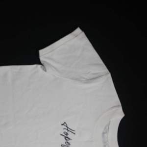 T-shirt en coton épais personnalisé, col rond, manches courtes, toucher doux et durable, coupe classique, fabricant vietnamien - Product Image 4