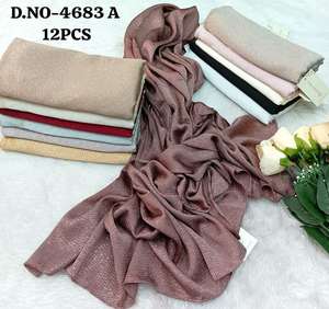ผ้าคลุมศีรษะและผ้าพันคอเนื้อผ้ามีเท็กซ์เจอร์แบบย่น ดีไซน์หรูหรา ชุด 12 ชิ้น – ผ้าพันคอสีพื้นเนื้อนุ่ม ระบายอากาศได้ดี สำหรับผู้หญิง - Product Image 3
