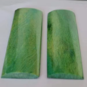Manches de couteau en os véritable poli vert, faites à la main, style artistique « Love », objet de collection - Product Image 1