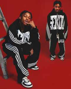 ชุดเซ็ตเสื้อฮู้ดดี้และกางเกงจ็อกเกอร์ทรงขาบานพิมพ์ลายสกรีนผ้าไหมแบบสั่งทำพิเศษสำหรับผู้ชายและผู้หญิง สไตล์สตรีทแวร์ทรงโอเวอร์ไซส์ - Product Image 4