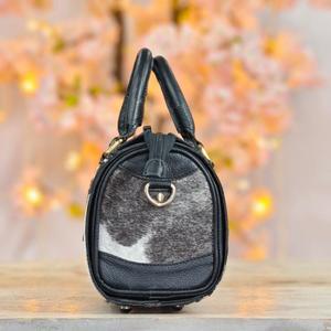 Bolso de Mano de Cuero Vacuno de Lujo con Incrustaciones de Turquesa y Grabado Floral, Cierre de Cremallera, Diseño Duradero - Product Image 3