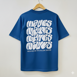 เสื้อยืดลำลองผู้ชายสีชมพู พิมพ์ลายตัวอักษรรูปคลื่นด้านหลัง ทรงปกติ แขนสั้น คอกลม ผ้าฝ้ายเจอร์ซีย์ - Product Image 2