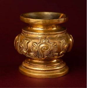 Vase kalash Lota en laiton gravé, argenté et brillant, pour rituels sacrés, disponible à prix de gros. - Product Image 5