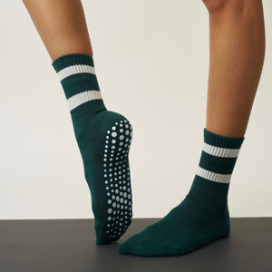 <b>Custom</b> Logo Non-Slip <b>Socks</b> Ankle Length Anti-Slip <b>Gripping</b> Bottoms For Daily Wear Casual Use Spring Season - Product Image 3