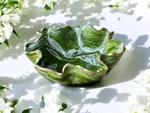 Bol décoratif artisanal en résine époxy vert olive moyen, design géode - Product Image 6