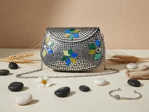 Sac à bandoulière de luxe pour femme, fait main, en mosaïque métallique et perles, motif floral, idéal pour mariages, soirées et célébrations - Product Image 2