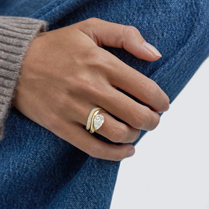 Bague Delia Pavé sertie de diamants, bande de diamants de laboratoire, bague empilable délicate en or 14 carats, alliance minimaliste, bijoux raffinés pour tous les jours - Product Image 3