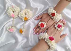 กำไลดอกไม้กัจรา, สายรัดข้อมือสำหรับงานแต่งงาน, เมห์นดี, ฮัลดี, เพื่อนเจ้าสาว, เครื่องประดับผมกัจราสำหรับงานแต่งงานดอกมะลิ, ของชำร่วยงานนิกะฮ์และอีด - Product Image 2