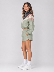 Conjunto Corto de Chaqueta y Pantalones Cortos Cortavientos para Mujer de Alta Calidad, Elegante, Ligero y Cómodo - Product Image 3