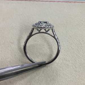Anillo de Compromiso y Boda con Diamante Natural Blanco y Azul de Corte Redondo de 1.26 Ct para Mujer, Plata de Ley 925, Venta al Por Mayor - Product Image 2