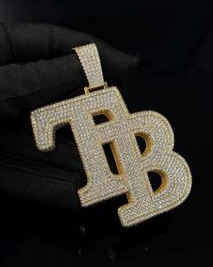 จี้ตัวอักษร TB ชุบทอง 18K ประดับโมอิสซาไนต์ เครื่องประดับฮิปฮอปสำหรับผู้ชาย สวมใส่ได้ทุกวัน - Product Image 1