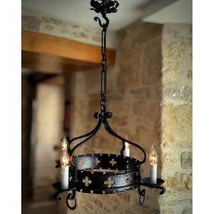 Lustre en fer le plus vendu avec des porte-bougies à motif croisé pour la décoration de la maison - Product Image 2