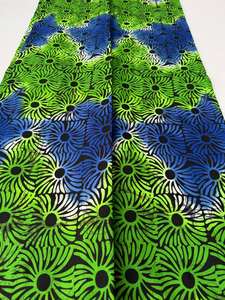 Tissu exclusif à imprimé cire africaine Togo en coton lisse pour vêtements et accessoires personnalisés avec de riches motifs traditionnels - Product Image 4