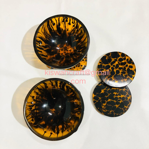 Cuencos de tortuga de color ámbar modernos hechos a mano con posavasos de resina con patrón de mármol para entretener a los invitados y regalos de fiesta - Product Image 2