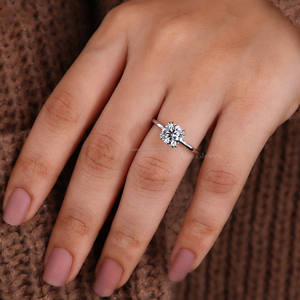 Bague solitaire en or blanc massif 18 carats, taille ronde, diamant de laboratoire, double griffe, bague de fiançailles, cadeau d'anniversaire de mariage - Product Image 3