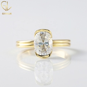 Bague de fiançailles et de mariage solitaire en or 10K avec moissanite taille coussin allongée de 2,50 carats et demi-sertissage clos - Product Image 1