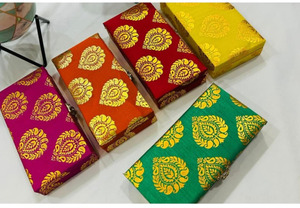 Bolso de mano de brocado de seda cruda hecho a mano y caja de regalo festiva Shubh Labh, conjunto combinado para bodas indias y Mehndi nupcial - Product Image 1
