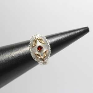 แหวนเงินแท้ 925 ดีไซน์ดอกไม้ ประดับเพชรซิคอนธรรมชาติ ชุบโรเดียม สไตล์วินเทจสำหรับผู้หญิง รุ่นใหม่ล่าสุด - Product Image 2