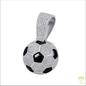 Pendentif Football Hip Hop Exclusif avec Sertissage de Diamants de Laboratoire Entièrement Incrustés et Finition Argentée - Product Image 3