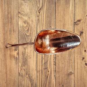 Coctelera de Cobre Martillado Hecha a Mano Bold Blossom, Juego de Herramientas de Bar, Capacidad de 500-750 ml, Duradera, Ecológica y Portátil - Product Image 3