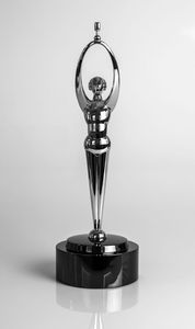 Prix ​​du leadership Crystal Globe remis par des personnages en argent. Disponible aux prix de gros. - Product Image 5