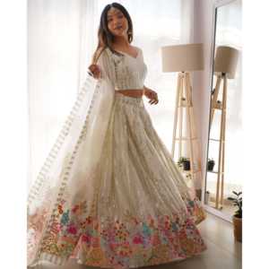 Ropa Tradicional China de Diseñador, Lehenga Choli con Bordado de Hilos y Lentejuelas - Product Image 6