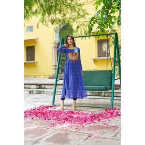 Kurti en Chiffon Orné de Patchwork Kutchhi, Tenue Spéciale Navratri - Product Image 1