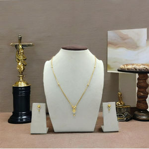 Conjunto de Collar y Pendientes de Oro Amarillo con Detalles de Diamantes Brillantes, Sofisticado Conjunto de Joyería de Oro para Mujer - Product Image 3