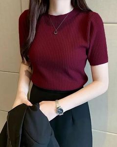 เสื้อยืดผู้หญิงคอกลมทรงลำลองแบบถักลายริบ ดีไซน์เรียบหรูสำหรับใส่ทำงานหรือใส่ลำลองในชีวิตประจำวัน แขนสั้น ใส่สบายเหมาะกับหน้าร้อน รุ่นใหม่ - Product Image 3